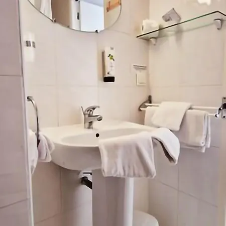 Brit Essentiel Robic Hotel