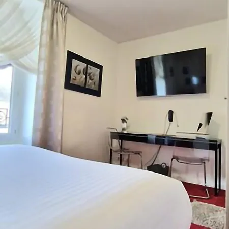 Brit Essentiel Robic Hotell 2*